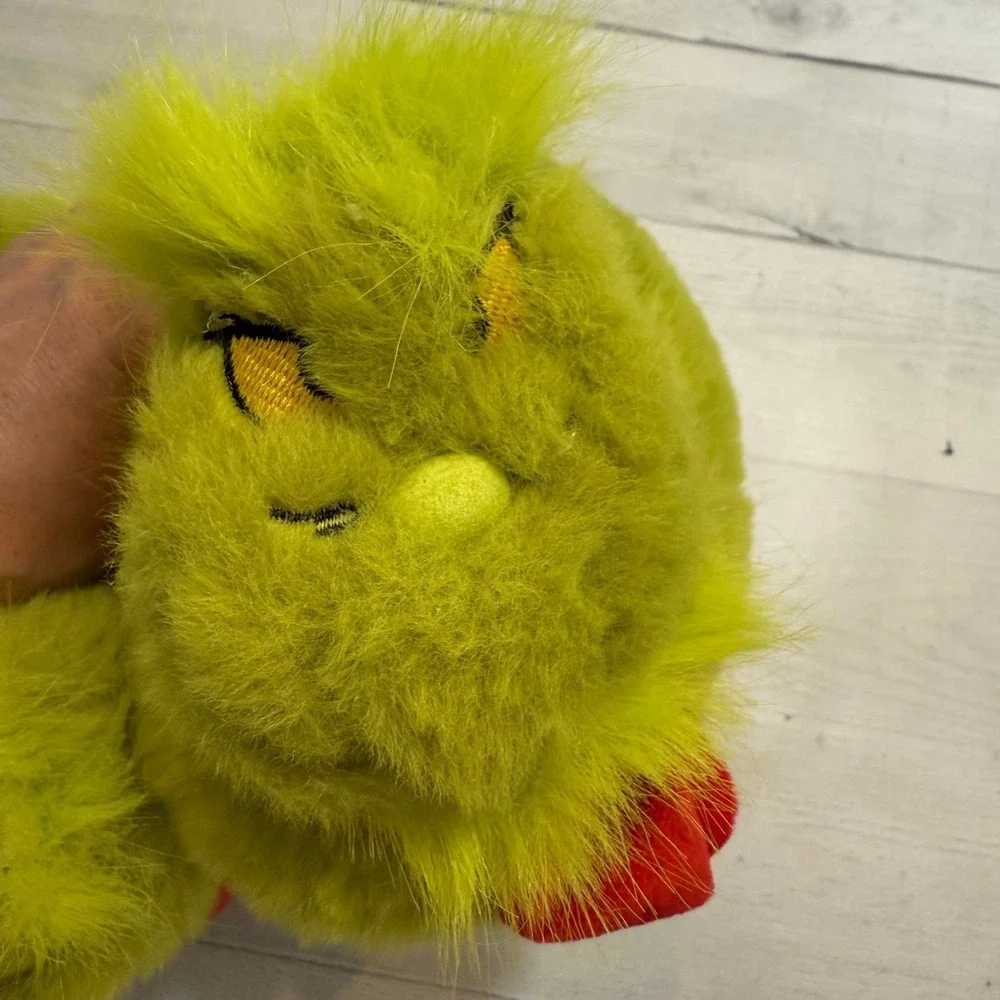 The grinch who stole Christmas grinch plush slippers 5/6T‎